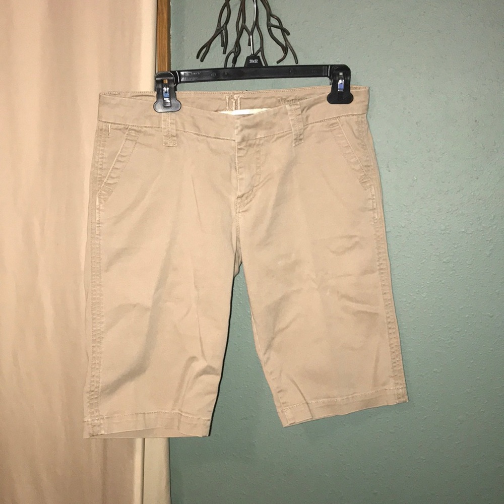 Monica !IT Bermuda Capris